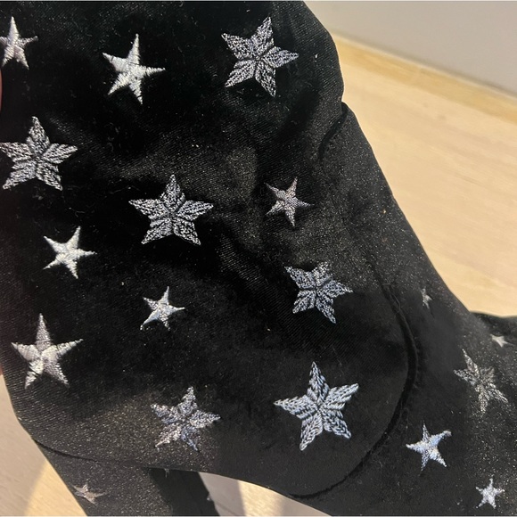 STEVE MADDEN BLACK VELVET HEELS - Picture 4 of 6